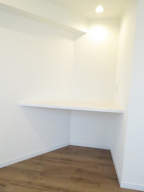 シャンボール尾山台　カウンターデスク