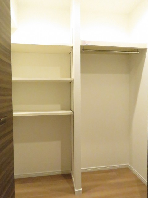クラウン築地　廊下収納