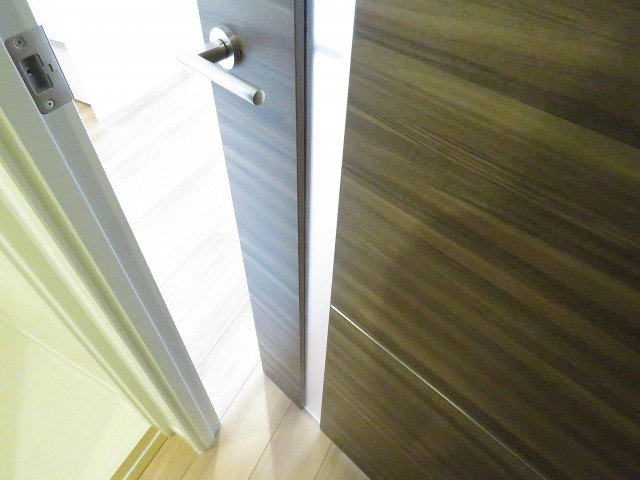 クラウン築地　ＬＤＫ扉