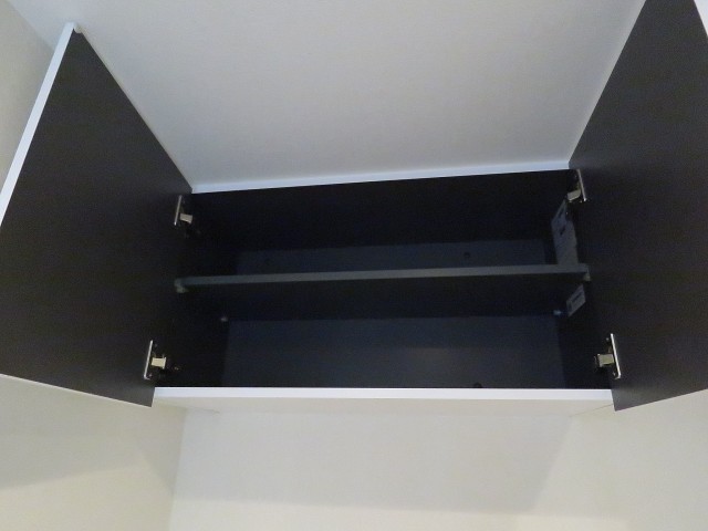 クラウン築地　洗濯機置場上の収納