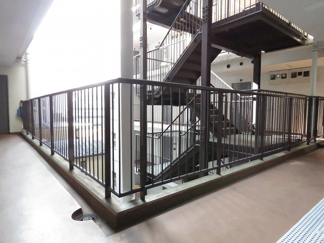 クラウン築地　共用廊下