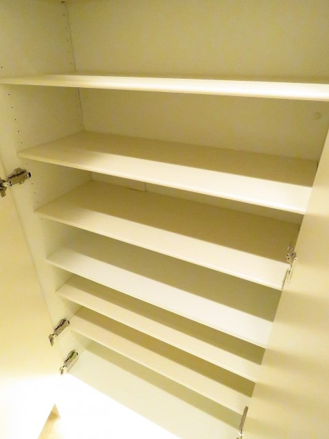 秀和第二神宮レジデンス　シューズBOX