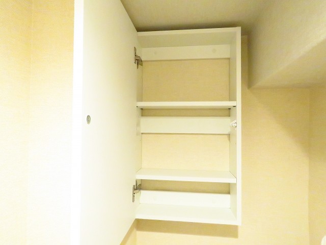 秀和第二神宮レジデンス　トイレ収納