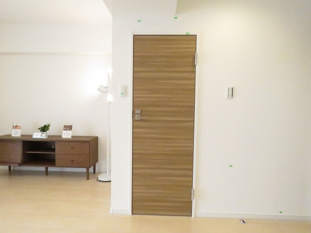 マンション都立大　洗面室扉