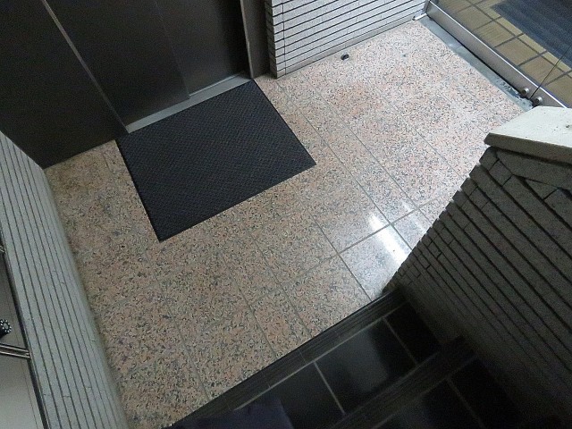 マンション都立大　エントランス内