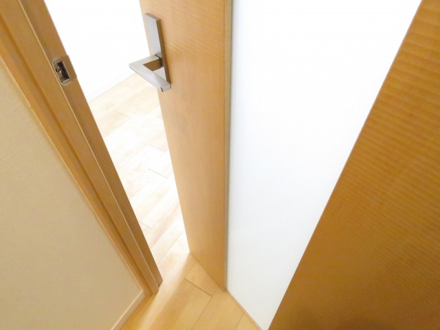 駒沢ガーデンハイツ　LDK扉