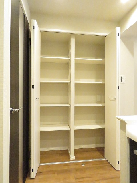 ロイヤルステージ大塚　LDK収納