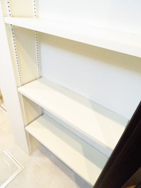 朝日広尾マンション　洗面室収納棚