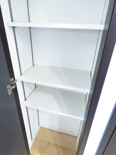朝日広尾マンション　LDK収納