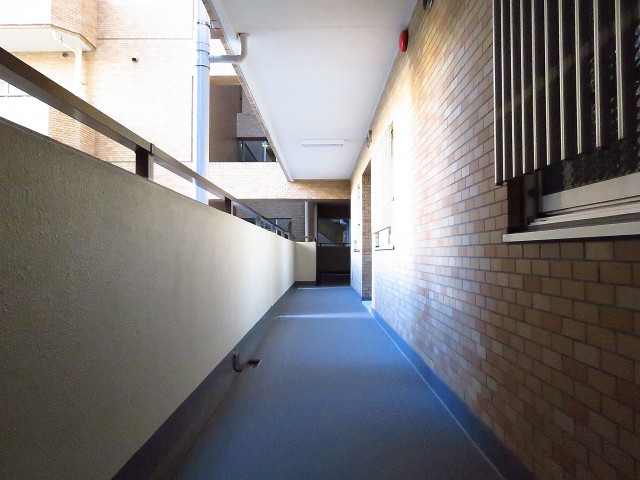 朝日広尾マンション　共用廊下