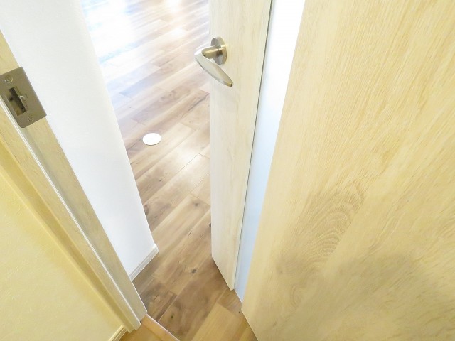 ユーカリハイツ都立大　LDK扉