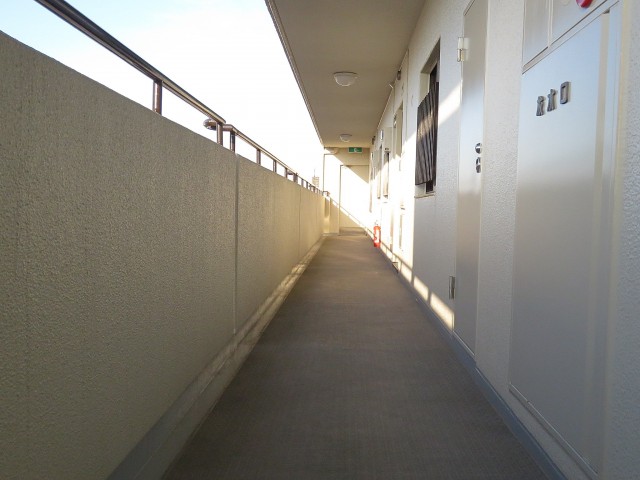 ユーカリハイツ都立大　共用廊下