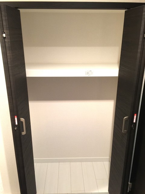 クレール島津山　廊下収納