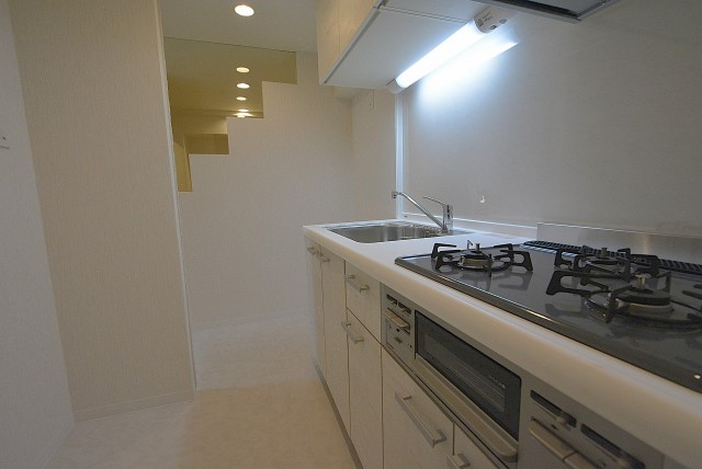 西麻布ハイツ701号室 キッチン
