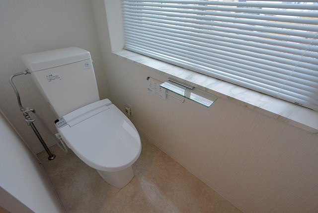 西麻布ハイツ701号室 トイレ