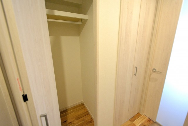 秀和第二神宮レジデンス 玄関 (6)