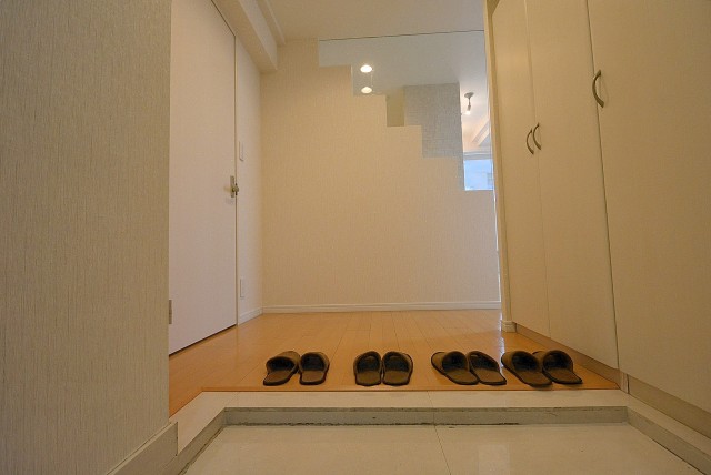 西麻布ハイツ701号室 玄関
