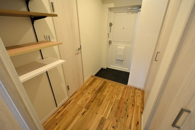 秀和第二神宮レジデンス 玄関 (12)