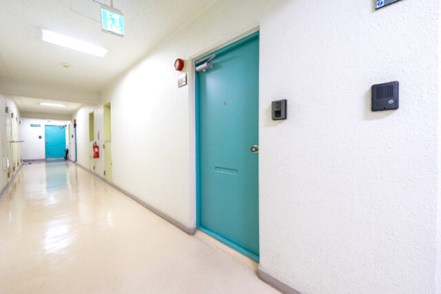 ロイヤルハイツ三田 玄関