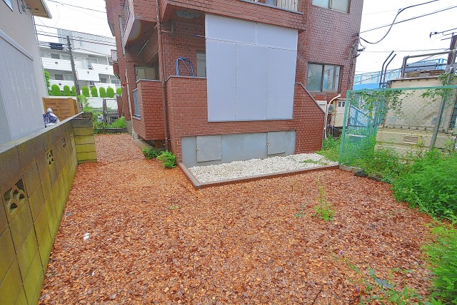 成城オリンピックマンション 専用庭