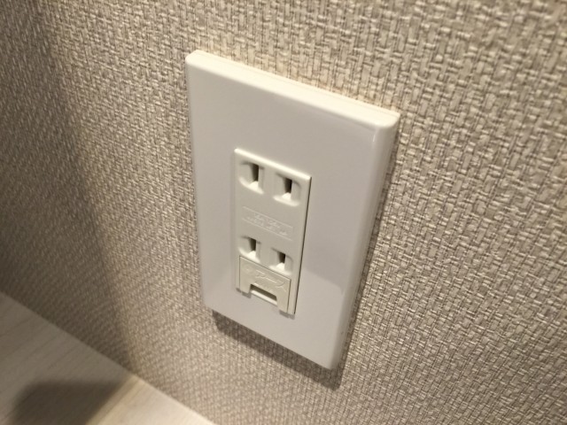 パラスト千歳船橋404　洗面台コンセント