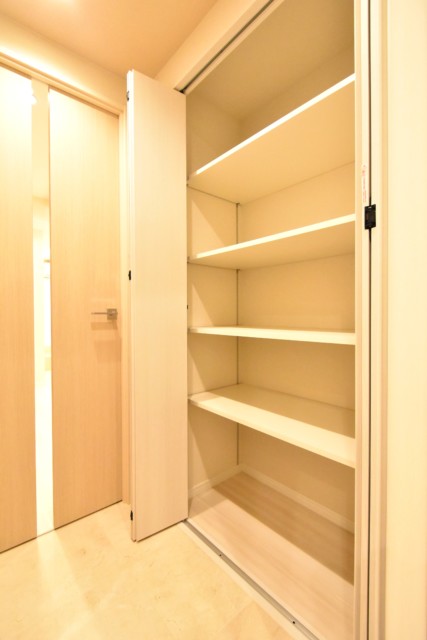 経堂ヒミコマンション 廊下収納