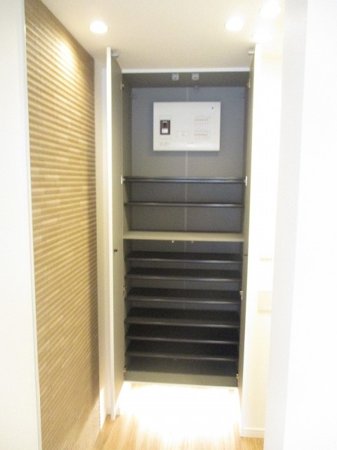 シャトー赤坂台 玄関