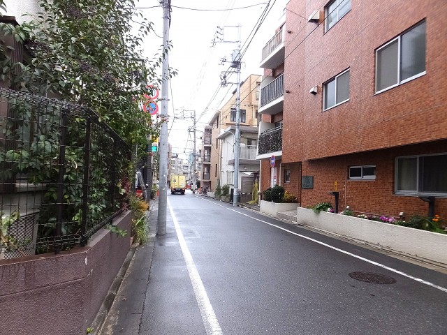 ライオンズマンション白金　前面道路