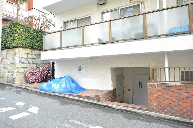 カーサ神宮前　ゴミ置き場