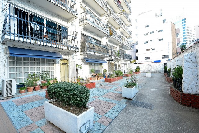 秀和六本木レジデンス　1階店舗部分