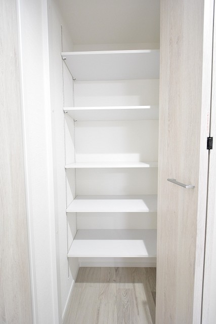 カーサ神宮前　廊下収納