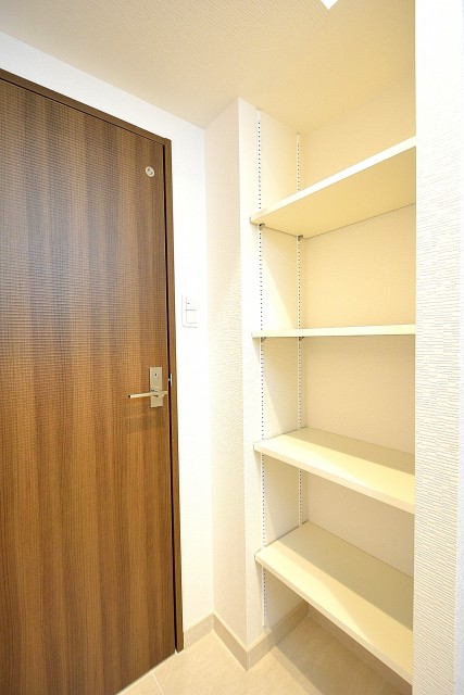 秀和六本木レジデンス　サニタリールーム収納