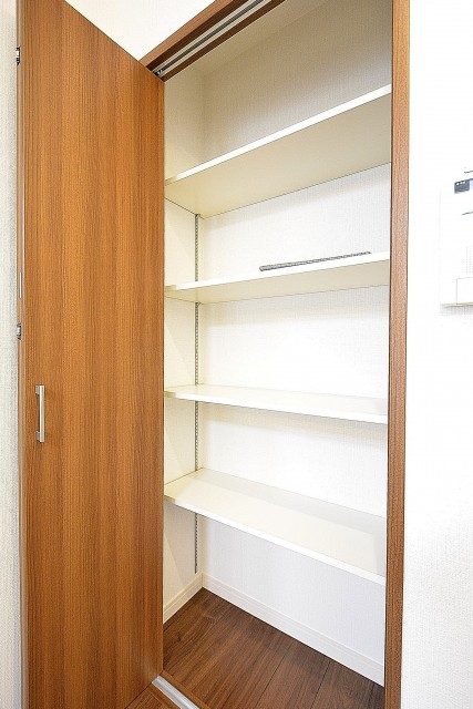 秀和六本木レジデンス　LDK収納