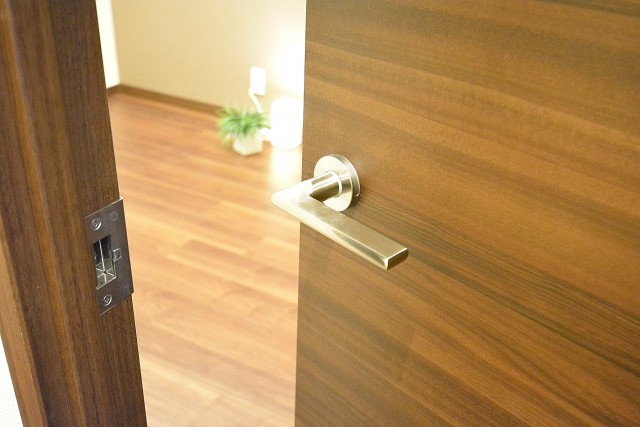 リシェ広尾　5.3帖サービスルームドア