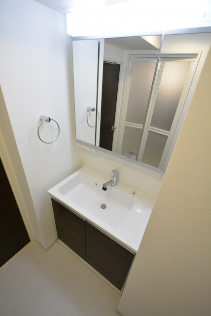 セザール第２上北沢　三面鏡