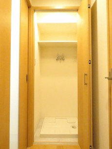 ライオンズマンション白金　洗濯機置場