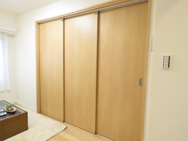 ライオンズマンション白金　洋室扉