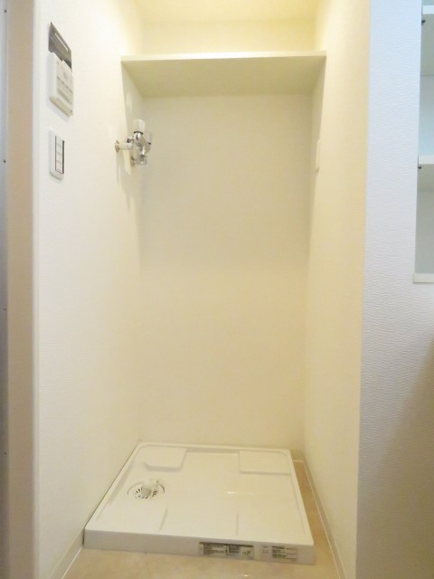 上野毛南パークホームズ　洗濯機置場