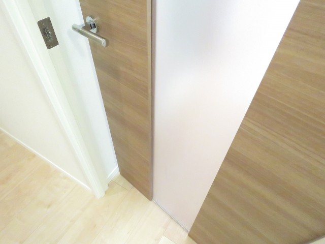 日商岩井第1玉川台マンション　LDK扉