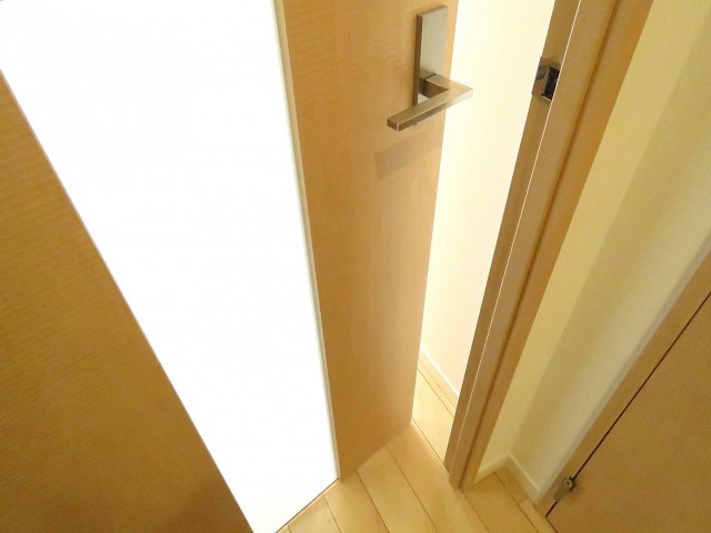 ライオンズマンション馬事公苑　LDK扉