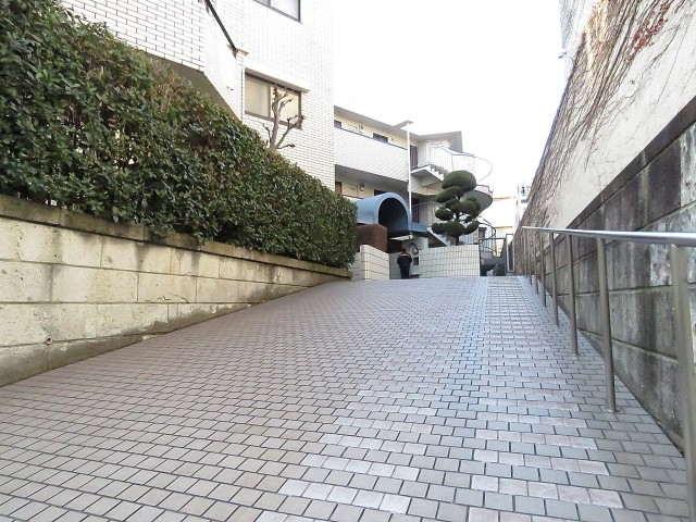 インペリアル八雲ハイム　アプローチ