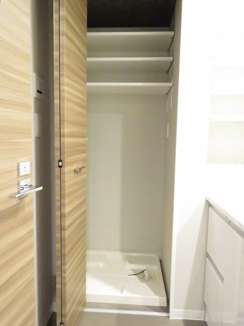 上野毛南パークホームズ　洗濯機置場