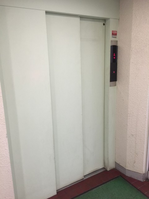 パラスト千歳船橋404　エレベータ