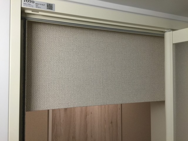 パラスト千歳船橋404　バスルーム入口バスルーム内から撮影上部梁があって低い