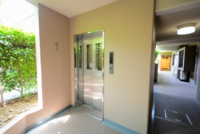 コスモ目黒パルティエ エントランス