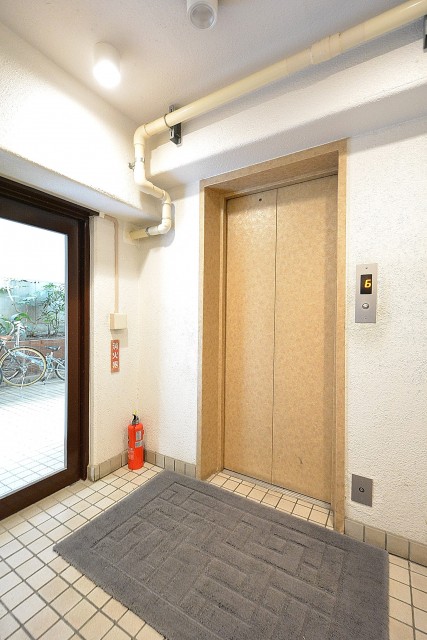 南青山ロータリーマンション　エレベーターホール