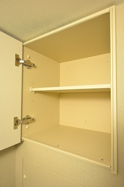 第18宮庭マンション　トイレ吊戸棚