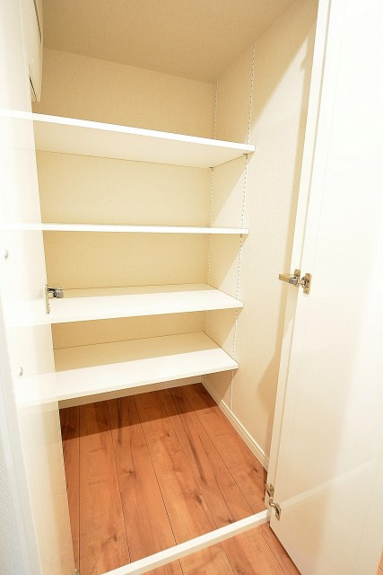 第18宮庭マンション　廊下収納