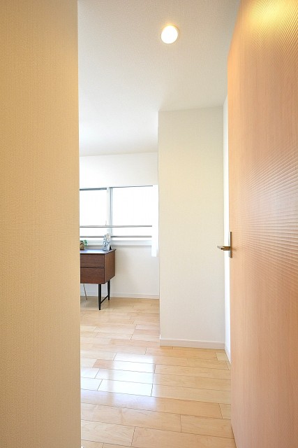 南青山ロータリーマンション　5.0帖洋室ドア