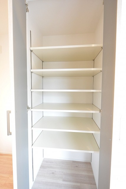 クレール東山　キッチン収納